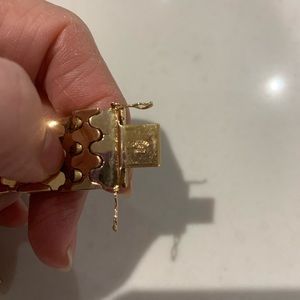 Exquisite 18k Gold ladies Bracelet